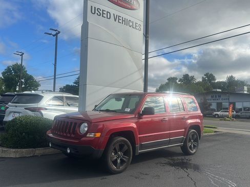 Used 2015 Jeep Patriot Sport w/ Power Value Group AWD/4WD image 3