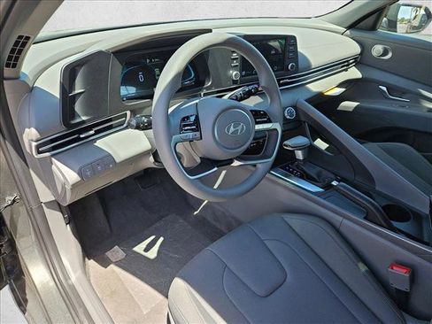 New 2026 Hyundai Elantra SE FWD image 3