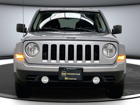 Used 2017 Jeep Patriot Sport w/ Power Value Group FWD image 2