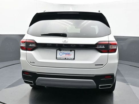 Used 2023 Honda Pilot Touring image 4