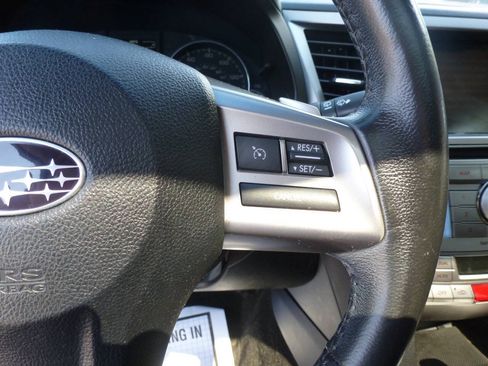 Used 2013 Subaru Outback 2.5i Limited AWD/4WD image 16