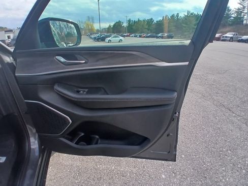 New 2026 Jeep Grand Cherokee Limited w/ Limited Altitude Package AWD/4WD image 16