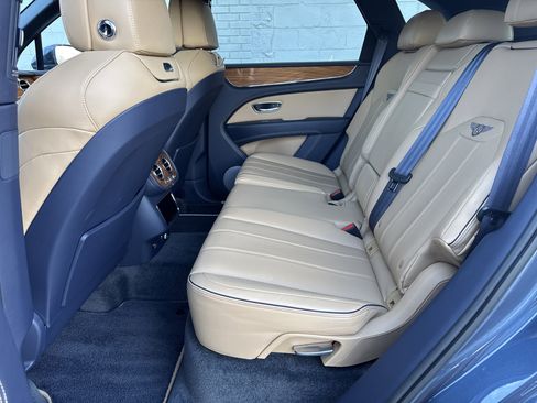 Used 2022 Bentley Bentayga V8 image 26