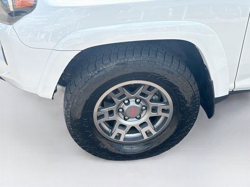Used 2019 Toyota 4Runner TRD Off-Road Premium AWD/4WD image 11