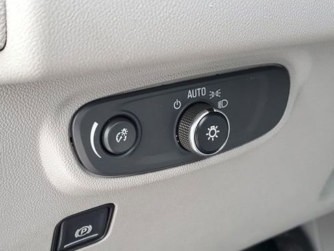 Used 2019 GMC Terrain SLE w/ Driver Convenience Package image 11