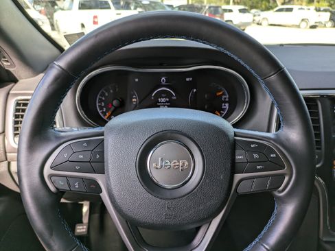 Used 2018 Jeep Grand Cherokee Laredo image 24