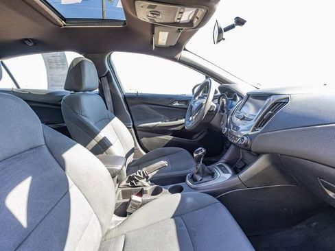 Used 2017 Chevrolet Cruze LT w/ Convenience Package FWD image 16