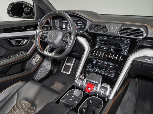 Used 2020 Lamborghini Urus image 29
