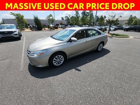 Used 2015 Toyota Camry LE FWD image 7