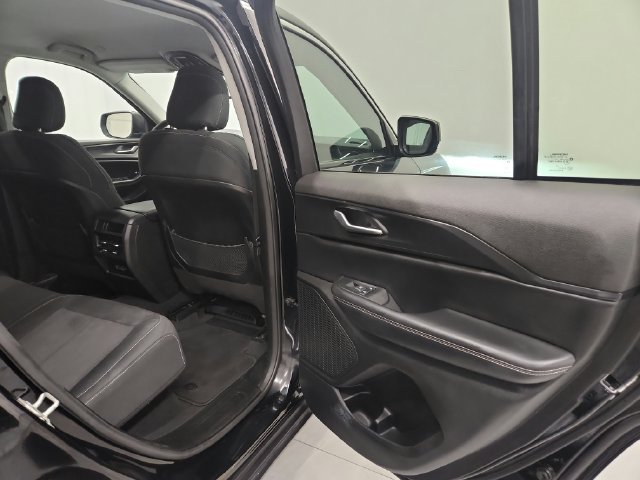 Used 2024 Jeep Grand Cherokee Laredo RWD image 23