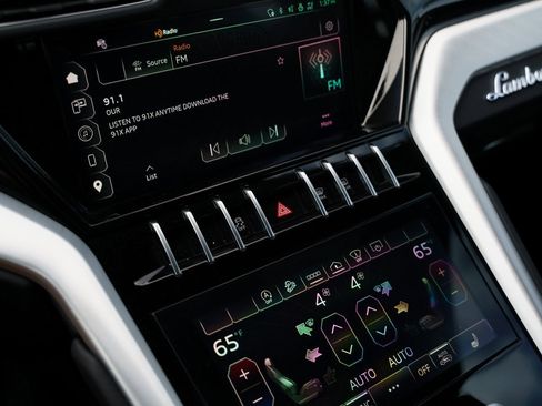 Used 2023 Lamborghini Urus S image 11