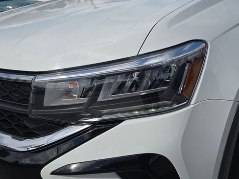 Used 2024 Volkswagen Taos SE image 10