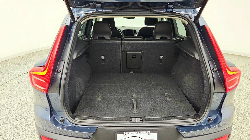Used 2021 Volvo XC40 T5 Momentum w/ Premium Package AWD/4WD image 22