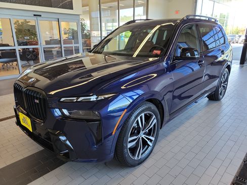 Used 2025 BMW X7 M60i AWD/4WD image 1