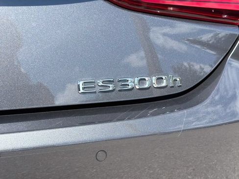 Used 2024 Lexus ES 300h w/ Technology Package FWD image 11