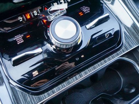 Used 2022 Jeep Wagoneer Series III w/ Convenience Group I image 26