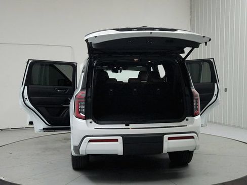 Used 2025 Nissan Armada Platinum Reserve AWD/4WD image 14
