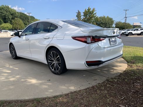 Used 2025 Lexus ES 300h w/ Premium Package FWD image 8