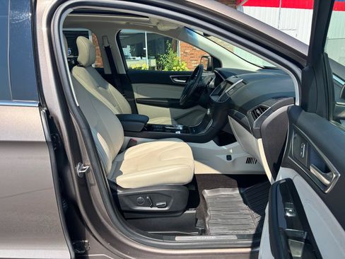 Used 2019 Ford Edge Titanium w/ Equipment Group 301A AWD/4WD image 13