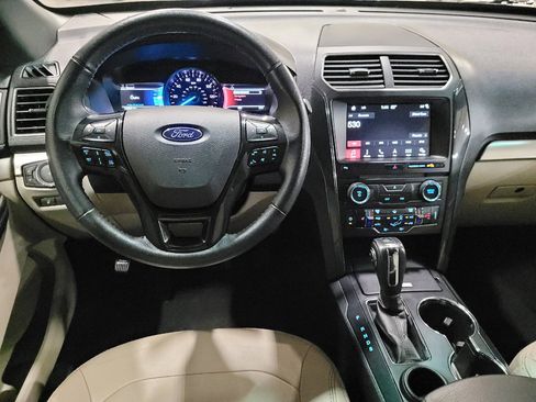 Used 2018 Ford Explorer XLT w/ Equipment Group 202A FWD image 22