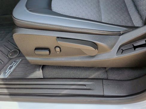 Used 2022 Chevrolet Colorado Z71 image 12