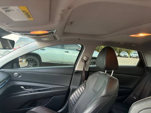 Used 2023 Hyundai Elantra Limited FWD image 12