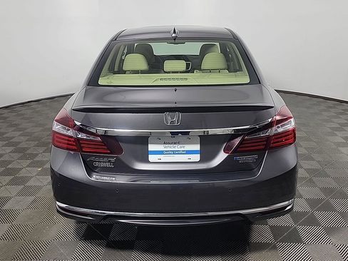 Used 2017 Honda Accord Touring image 5