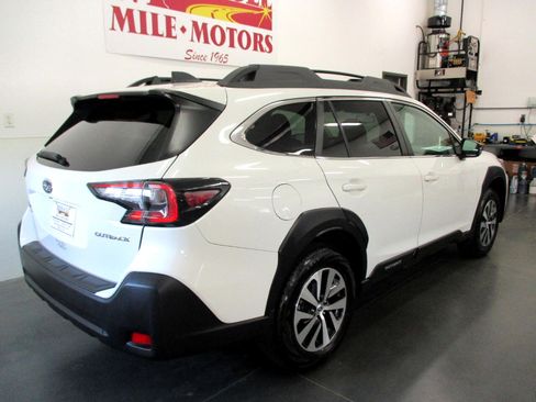 Used 2025 Subaru Outback Premium image 7