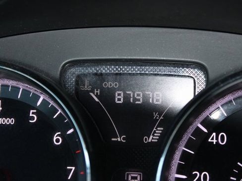 Used 2015 Nissan Versa SL image 9