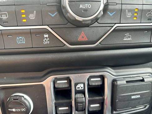 Used 2023 Jeep Wrangler Unlimited w/ Cold Weather Group AWD/4WD image 17