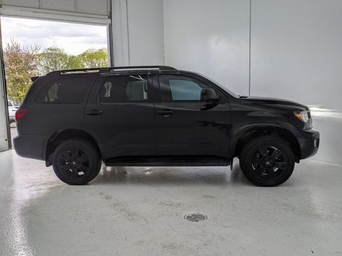 Used 2022 Toyota Sequoia TRD Sport image 3