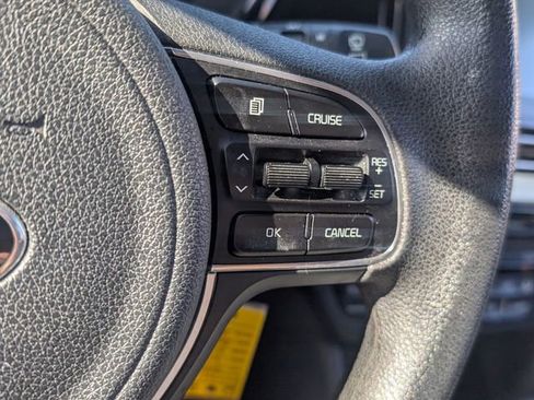 Used 2020 Kia Niro LX FWD image 27