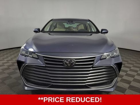 Used 2019 Toyota Avalon XLE w/ Moonroof Package FWD image 2