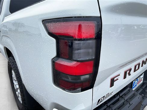 Used 2022 Nissan Frontier SV image 11
