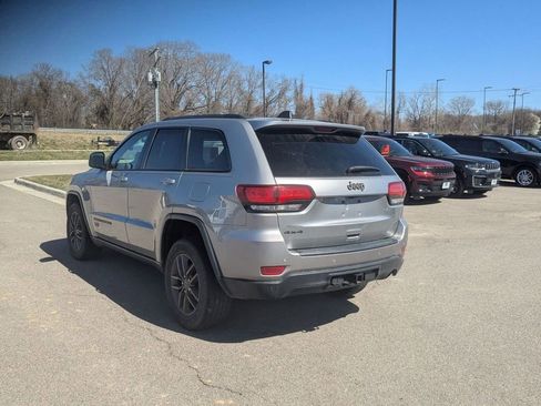 Used 2016 Jeep Grand Cherokee Laredo 75th Anniversary image 3