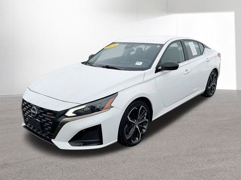 Certified 2024 Nissan Altima 2.5 SR image 1