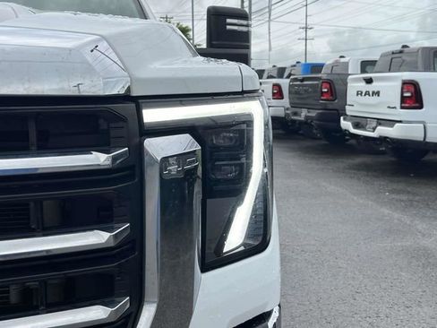 Used 2024 GMC Sierra 3500 SLE w/ Remote Start Package AWD/4WD image 9