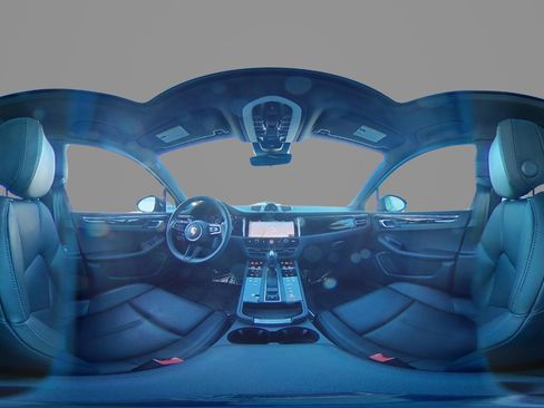 Used 2025 Porsche Macan image 30