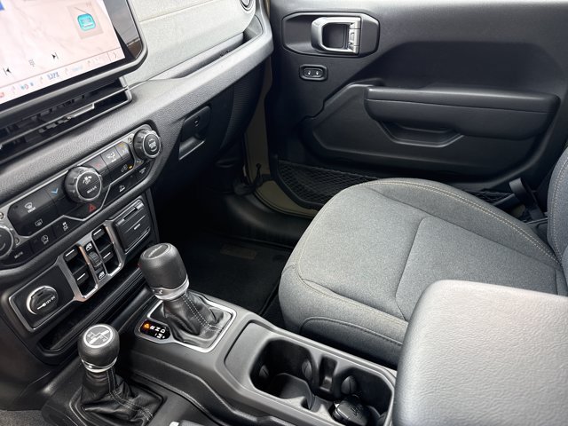 Used 2025 Jeep Gladiator Sport AWD/4WD image 18
