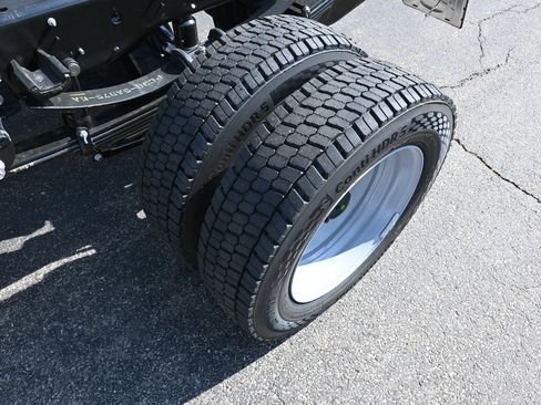 New 2026 Ford F550 2WD Regular Cab Super Duty image 3