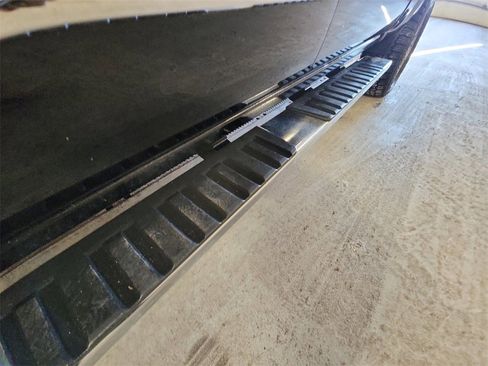 Used 2018 Chevrolet Silverado 1500 High Country image 38