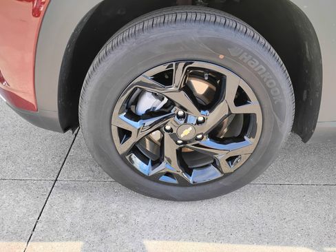 Used 2025 Chevrolet Trax LT w/ LT Convenience Package image 22