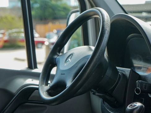 Used 2016 Mercedes-Benz Sprinter 2500 image 31