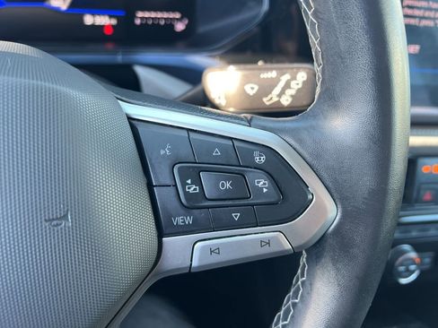 Used 2024 Volkswagen Taos SE image 17