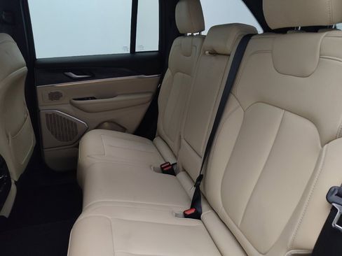 Used 2023 Jeep Grand Cherokee 4WD 4xe image 18
