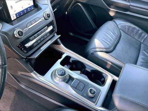 Certified 2020 Ford Explorer Platinum w/ Premium Technology Package image 15