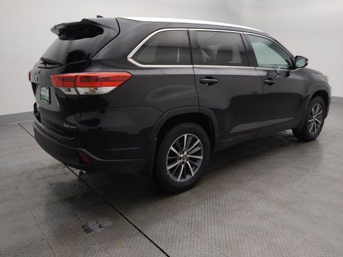 Used 2019 Toyota Highlander XLE image 10