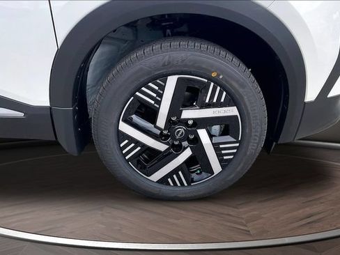 New 2026 Nissan Kicks SV w/ SV Premium Package FWD image 12