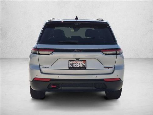 Used 2022 Jeep Grand Cherokee Trailhawk w/ Luxury Tech Group III AWD/4WD image 6
