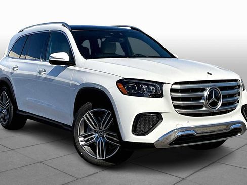 Used 2025 Mercedes-Benz GLS 450 4MATIC image 4